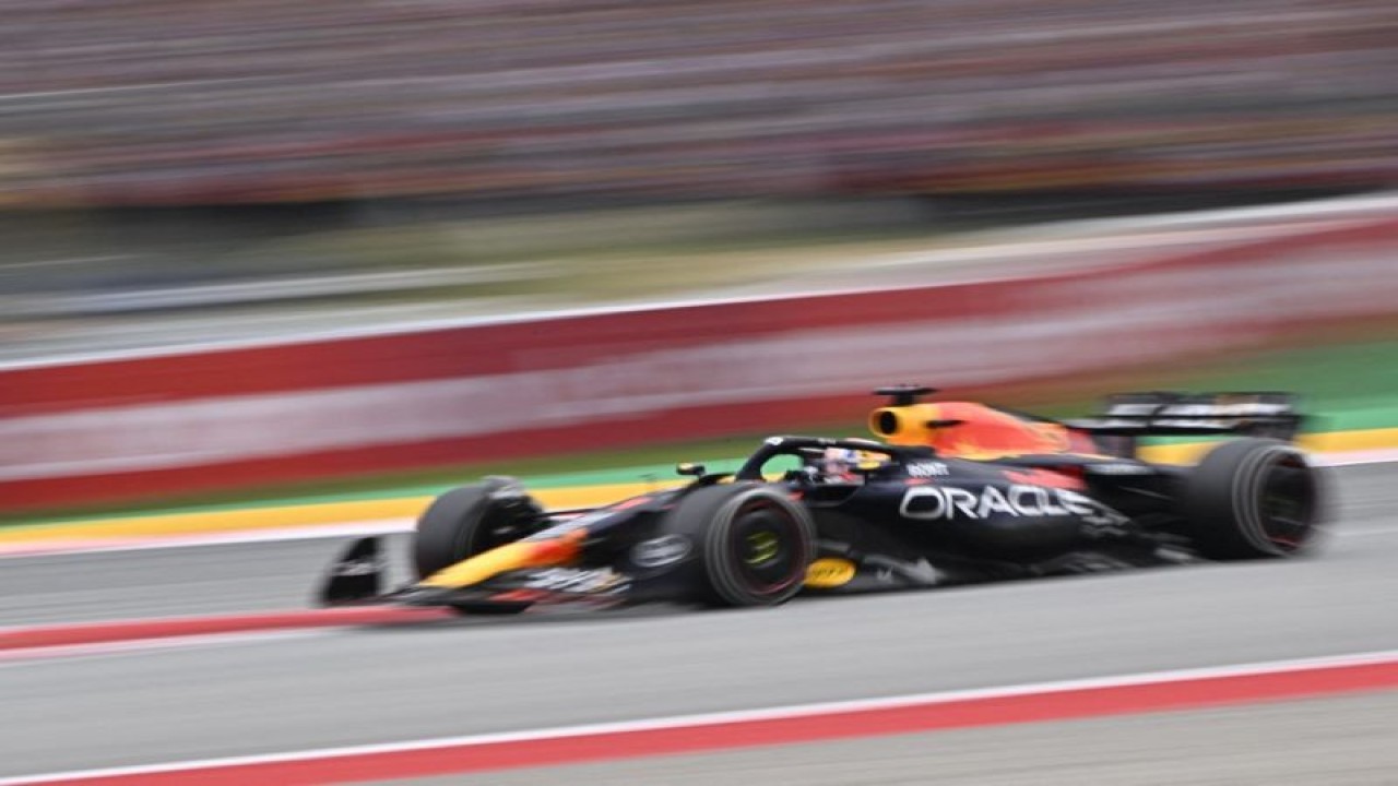 Foto arsip - Pebalap tim Red Bull Max Verstappen asal Belanda menjalani Grand Prix Spanyol, Sirkuit Barcelona-Catalunya, Montmelo, Spanyol. (4/6/2023) (AFP/JAVIER SORIANO)