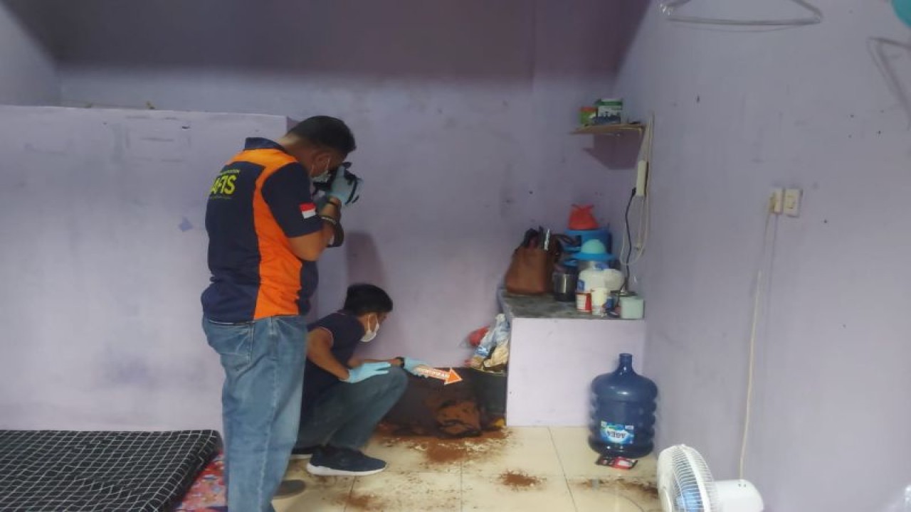 Penemuan sesosok mayat wanita hamil di sebuah kontrakan Cengkareng, Jakarta Barat, Rabu (12/7/2023). Antara/Ho-Polres Jakbar