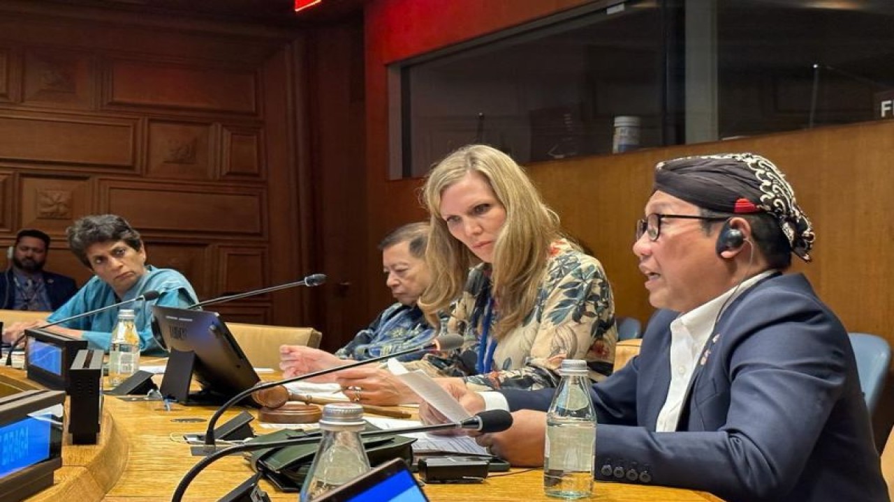 Mendes PDTT Abdul Halim Iskandar dalam agenda Driving Changes at the Local Level: Innovative Approaches to Localize the SDGs di Markas PBB, New York, Amerika Serikat, Senin (17/7/2023). (ANTARA/HO-Kemendes PDTT)
