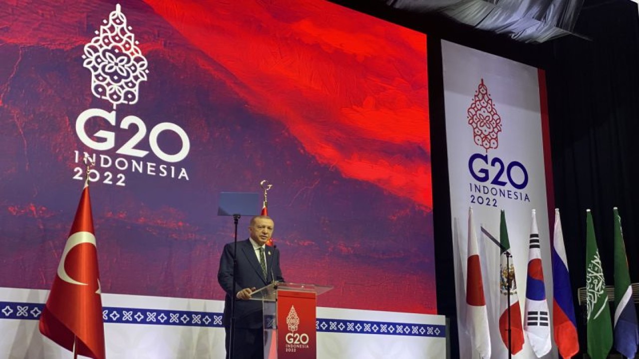 Dokumen - Presiden Turki Recep Tayyip Erdogan dalam Konferensi Pers di Bali International Convention Centre (BICC), Nusa Dua, Bali, Rabu (16/11/2022). (ANTARA/AstridFaidlatulHabibah)