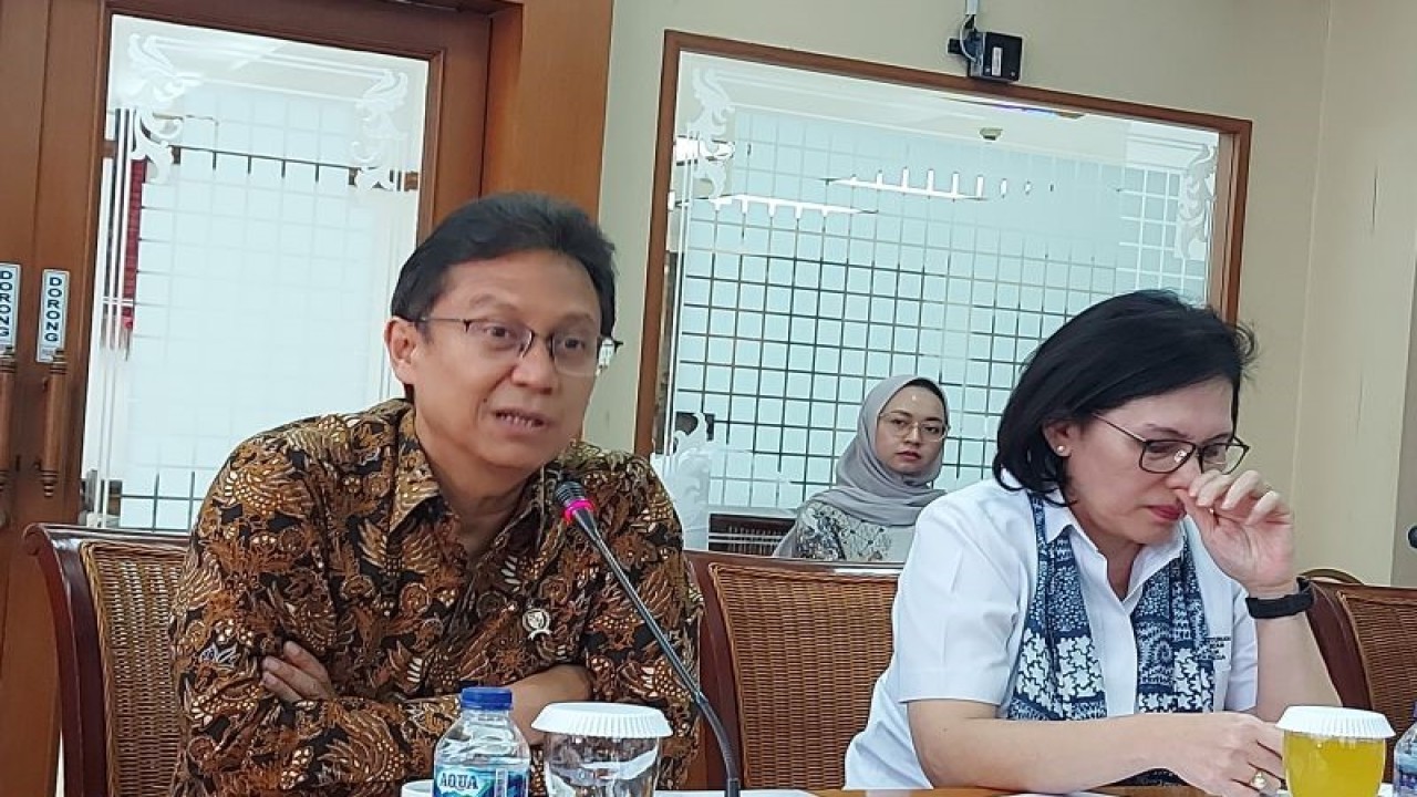 Menteri Kesehatan Budi Gunadi Sadikin saat menyampaikan keterangan kepada wartawan dalam Konferensi Pers Memutus Praktik Perundungan Pada Program Spesialis Kedokteran di Gedung Kemenkes RI, Jakarta, Kamis (20/7/2023). (FOTO ANTARA/Andi Firdaus).