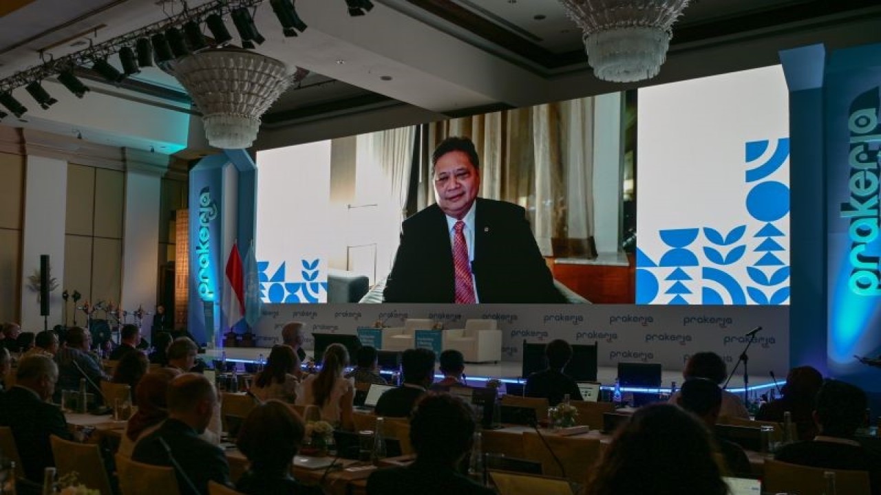Sambutan Menteri Koordinator Bidang Perekonomian Airlangga Hartarto yang disampaikan melalui video dalam meresmikan acara Inclusive Lifelong Learning Conference (ILLC) 2023 yang diadakan di Badung, Bali, Senin (3/7/2023). (ANTARA/HO-Manajemen Program Pelaksana Prakerja)