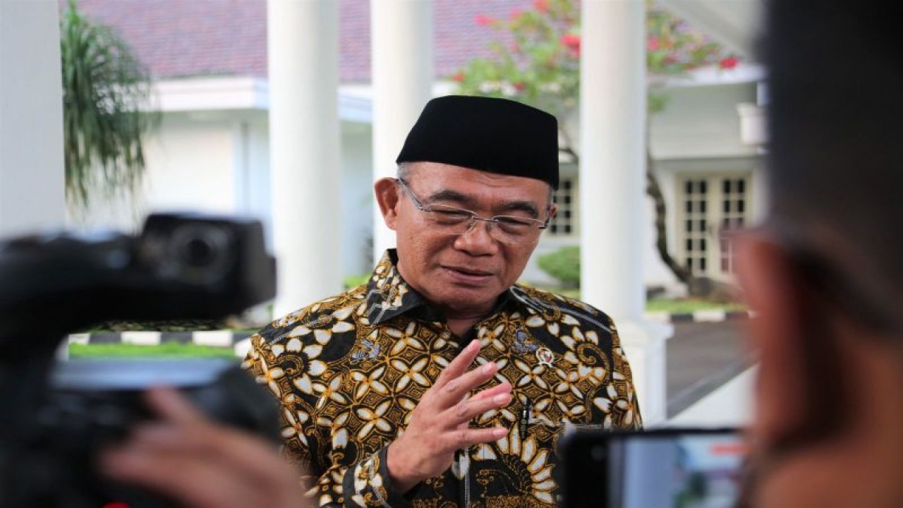 Menteri Koordinator Bidang Pembangunan Manusia dan Kebudayaan (Menko PMK) Muhadjir Effendy. (FOTO ANTARA/HO-Kemenko PMK)