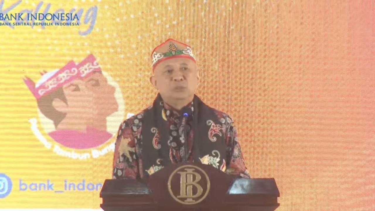 Tangkapan layar Menteri Koperasi dan UKM Teten Masduki saat memberikan sambutan pada acara "Gerakan Nasional Bangga Buatan Indonesia Bangga Berwisata di Kalimantan Tengah", Jumat (14/7/2023). ANTARA/YouTube Bank Indonesia