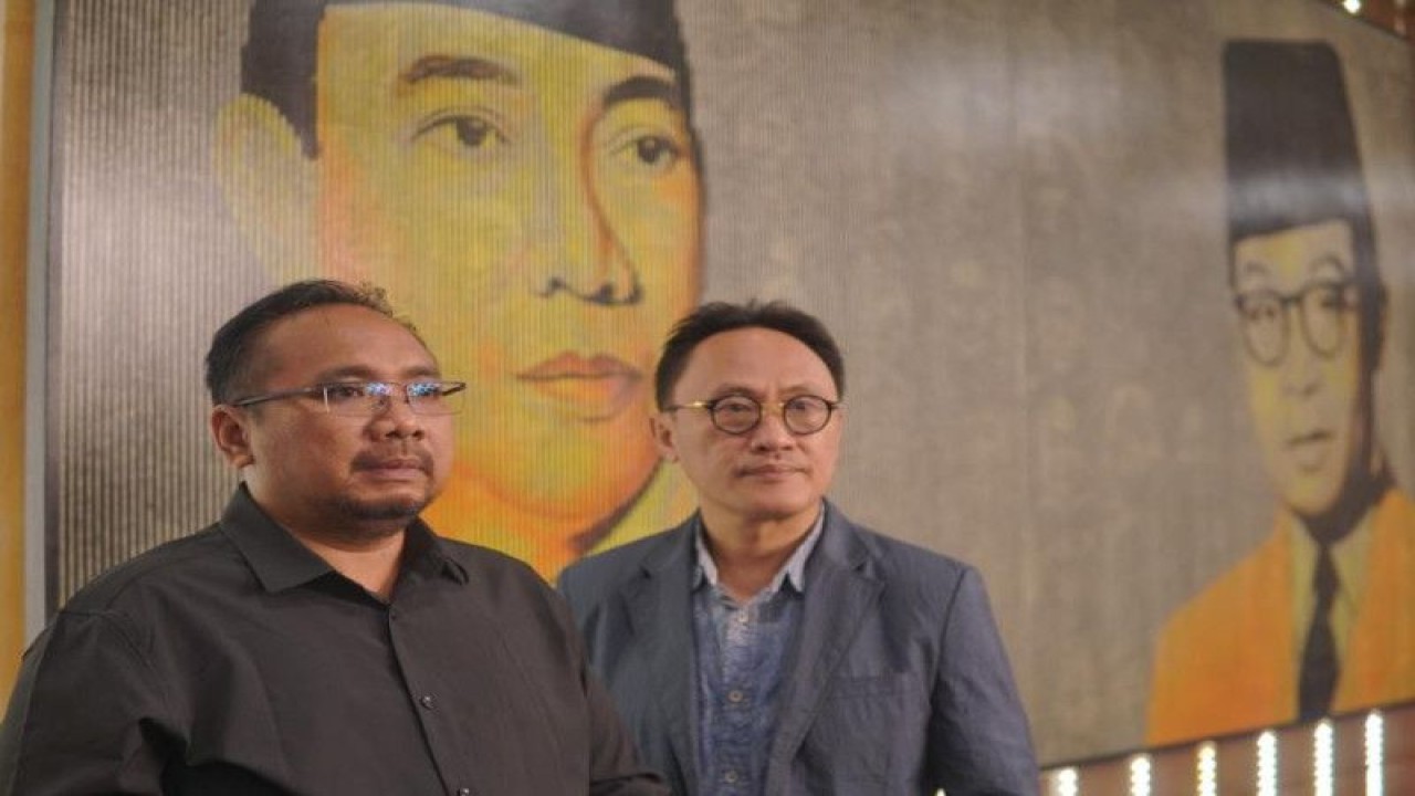 Menteri Agama Yaqut Cholil Qoumas dan Kepala BPJPH Aqil Irham. (ANTARA/HO-Kemenag)