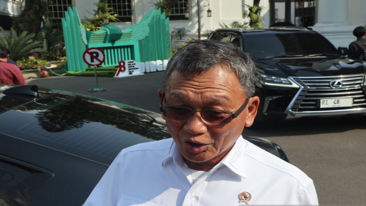 Menteri ESDM Arifin Tasrif saat ditemui wartawan di Kompleks Istana Kepresidenan, Jakarta, Senin (31/7/2023). (ANTARA/Desca Lidya Natalia)