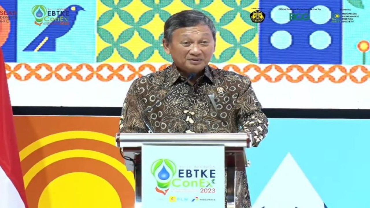 Tangkapan layar Menteri ESDM Arifin Tasrif memberi sambutan dalam pembukaan Indonesia EBTKE Conference and Exhibition (ConEx) 2023 dipantau dari kanal YouTube Indonesia EBTKE ConEx, Rabu (12/7/2023). ANTARA/Benardy Ferdiansyah