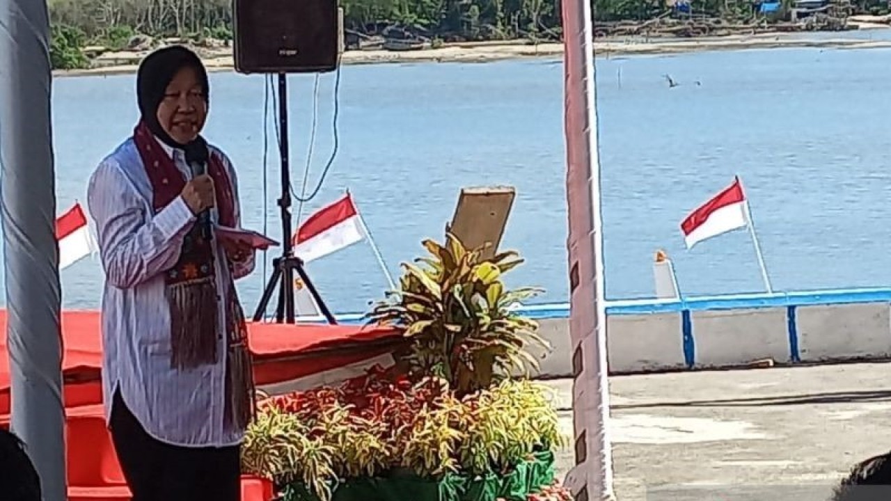Menteri Sosial Tri Rismaharini melakukan kunjungan kerja di Bangka, Selasa (4/7/2023). (ANTARA/Kasmono)