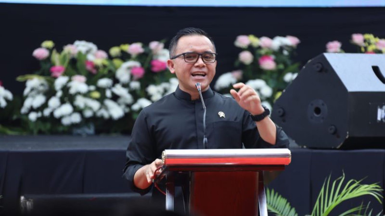 Menteri Pendayagunaan Aparatur Negara dan Reformasi Birokrasi Abdullah Azwar Anas usai tasyakuran ke-75 BKN di Jakarta, Selasa (24/7/2023). (ANTARA/HO-Humas Kementerian PANRB)