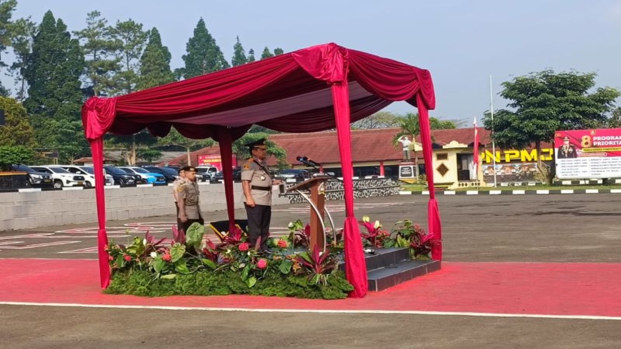Kapolda Metro Jaya Irjen Pol Karyoto dalam upacara pembukaan program pendidikan pembentukan Bintara Polri Gelombang 2 Tahun Anggaran 2023 di Lapangan SPN Lido Polda Metro Jaya, Sukabumi, Jawa Barat, Selasa (25/7/2023). ANTARA/HO-Polda Metro Jaya