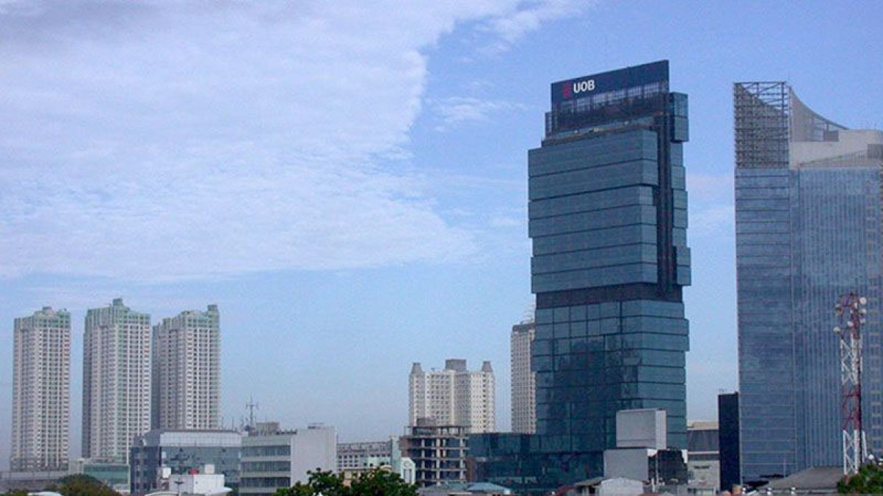 Ilustrasi - Sejumlah gedung bertingkat berdiri di kawasan MH. Thamrin, Jakarta, Selasa (24/11) pagi yang terlihat langit cerah dan berawan. FOTO ANTARA/Fouri Gesang Sholeh/ss/hp/pri.