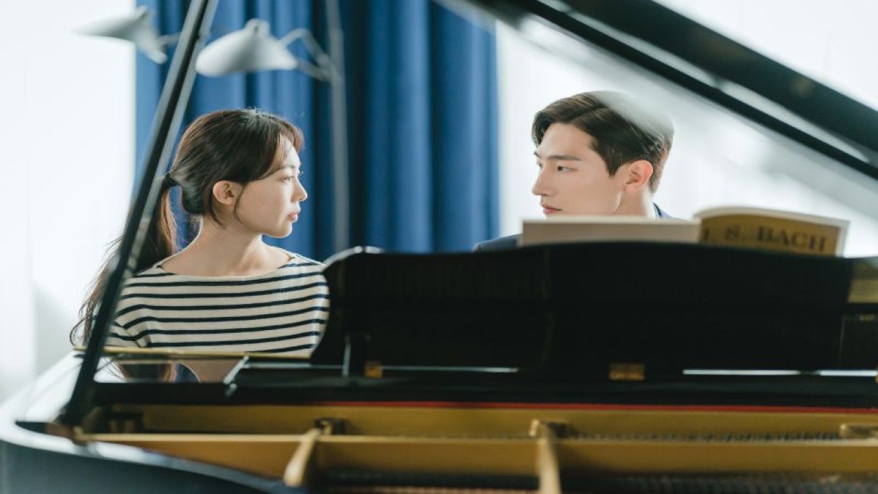 Keum Saerok dan Steve Sanghyun Noh dalam serial drama "Soundtrack #2". (ANTARA/HO/Disney+ Hotstar)