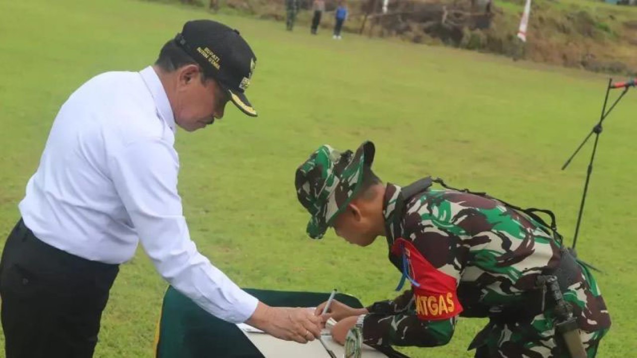 Bupati Buton Utara Muh. Ridwan Zakariah saat membuka kegiatan TMMD ke-117. ANTARA/La Ode Muh Deden Saputra