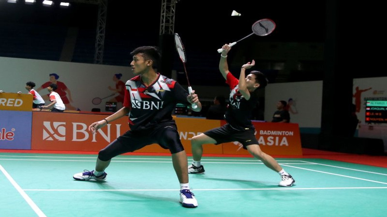 Keunggulan timnas bulu tangkis Indonesia atas Vietnam bertambah menjadi 4-0 melalui kemenangan ganda putra Muhammad Al Farizi/Nikolaus Joaquin pada babak penyisihan Grup A Kejuaraan Badminton Junior Asia (BAJC) 2023 di Yogyakarta, Sabtu. (ANTARA/HO-PP PBSI)