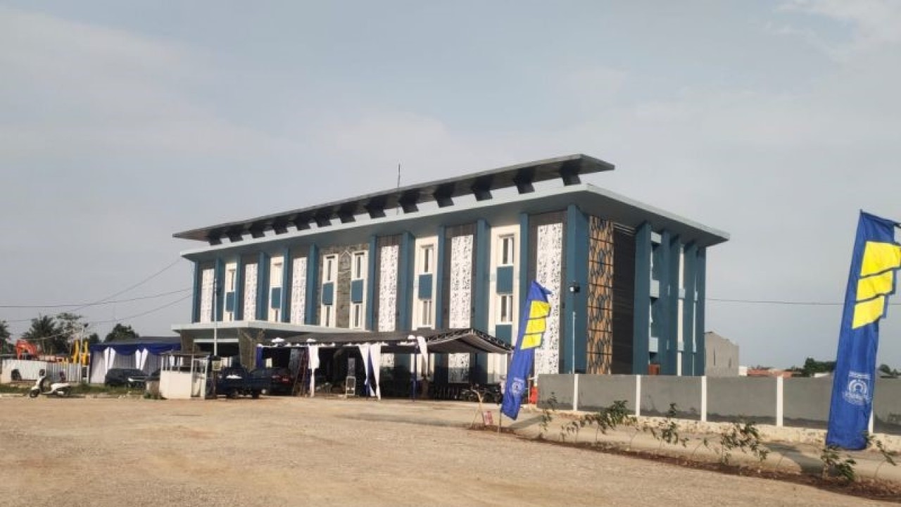 Gedung asrama haji Banten di Cipondoh Kota Tangerang yang dibangun sejak tahun 2022. Hari ini akan jadi tempat transit jamaah asal Kota Tangerang yang baru tiba di tanah air usai menunaikan ibadah haji. ANTARA/Irfan