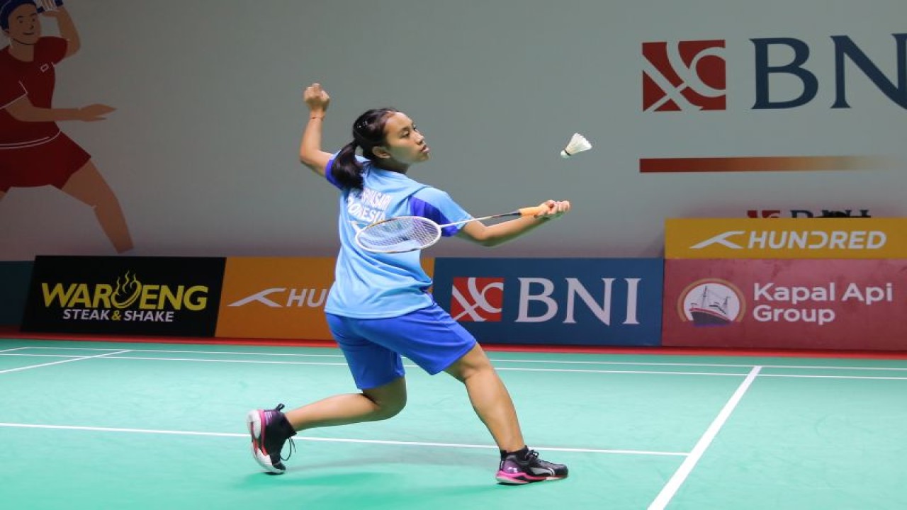 Pebulu tangkis tunggal putri Mutiara Ayu Puspitasari menundukkan Kim Min Sun dari Korea Selatan dengan dua gim langsung 21-15, 21-17 pada babak 16 besar BAJC 2023 di Yogyakarta, Jumat. (ANTARA/HO-PP PBSI).