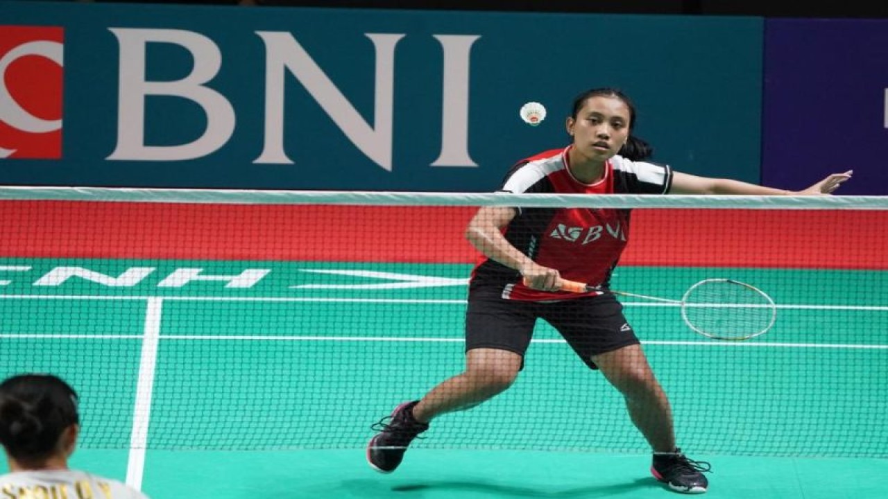 Atlet bulu tangkis Mutiara Ayu Puspitasari saat berlaga di babak semifinal Badminton Asia Junior Championships 2023 di Yogyakarta, Sabtu (15/7/2023). (ANTARA/HO/PBSI)