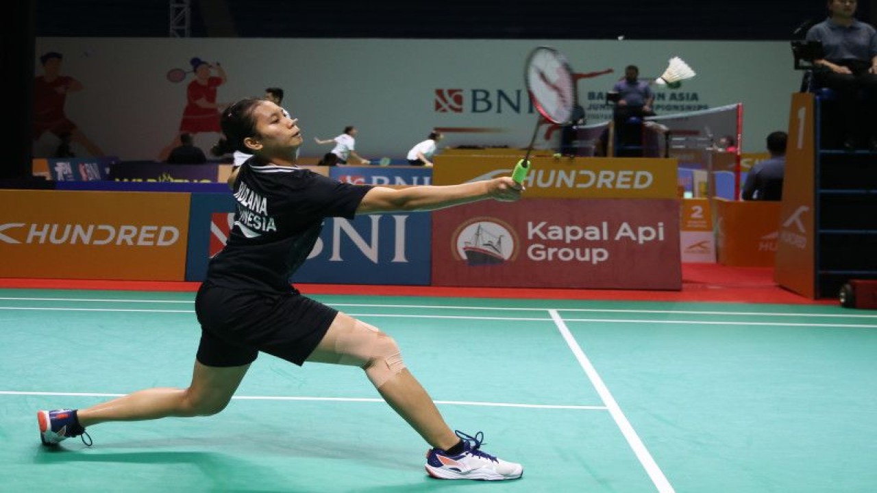 Langkah tunggal putri Ruzana pada Kejuaraan Badminton Junior Asia (BAJC) 2023 akhirnya terhenti pada babak perempat final, akibat kalah 10-21, 5-21 dari Kim Min Ji (Korea Selatan) di Yogyakarta, Jumat malam. (ANTARA/HO-PP PBSI)