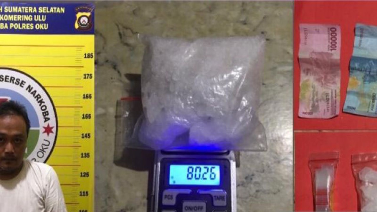 Tersangka HE beserta barang bukti narkoba diamankan di Mapolres OKU, Jumat (7/7/2023). ANTARA/Edo Purmana