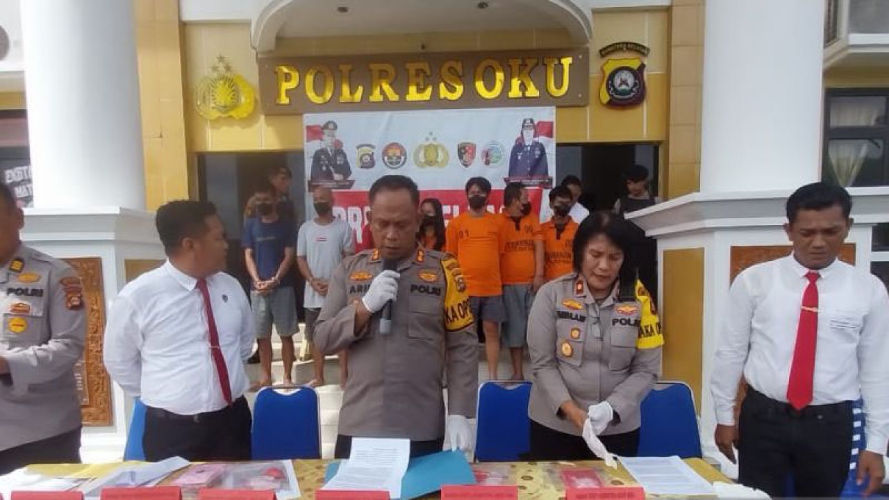 Polres OKU menggelar pres rilis ungkap kasus peredaran narkoba, Selasa. (ANTARA/Edo Purmana/23)