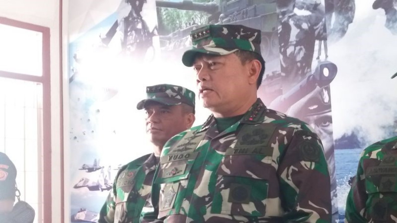Panglima TNI Laksamana TNI Yudo Margono, seusai menghadiri Tactical Flour Game (TFG) pada Lathan Gabungan (Latgab) TNI Tahun 2023, di Sesko TNI Jl RAA Marta Negara, Kota Bandung, Senin (24/7/2023). (ANTARA/Ajat Sudrajat)