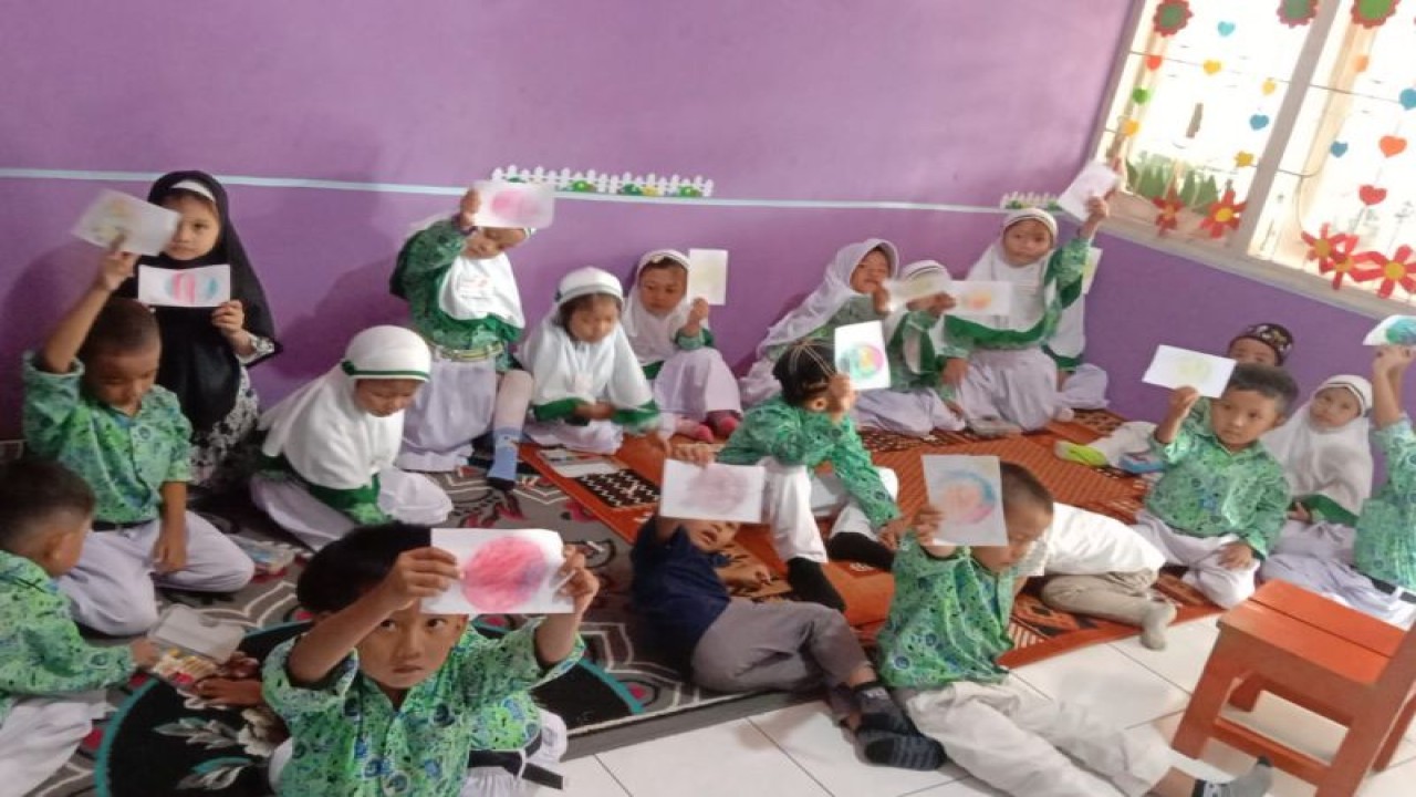 Kegiatan pendidikan di salah satu Raudatul Atfal (RA) di Kota Mataram, Provinsi Nusa Tenggara Barat. (FOTO ANTARA/HO-Dokumen pribadi)