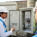 Pekerja PLN menjelaskan tentang Smart Meter Advanced Metering Infrastructure (AMI). ANTARA/HO-PLN UID Jatim-1689063263