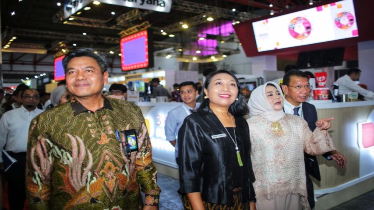Pembukaan Food & Hotel Indonesia 2023 yang dibuka oleh Direktur Jenderal Industri Agro Kementerian Perindustrian Putu Juli Ardika dan Deputi Bidang Pemasaran Kementerian Pariwisata dan Ekonomi Kreatif Ni Made Ayu Marthini di Jiexpo, Kemayoran, Jakarta, Selasa (25/7/2023). ANTARA/HO-Pamerindo.