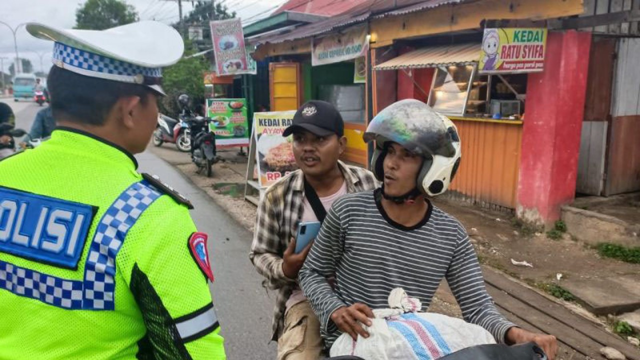 Pelanggar yang ditemukan oleh tim Operasi Patuh Anoa 2023 Polresta Kendari. (Antara/La Ode Muh Deden Saputra)