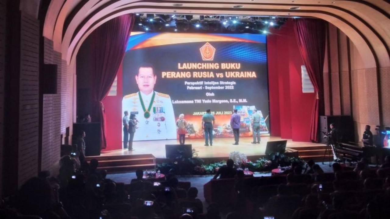 Peluncuran buku "Perang Rusia vs Ukraina" di perpustakaan nasional, Jakarta, Selasa (25/7/2023). (ANTARA/Fauzi Lamboka)