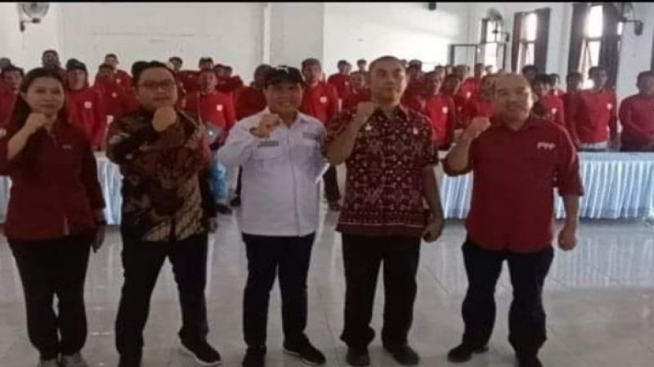 Pemerintah Provinsi Sulawesi Barat (Sulbar) memberikan bimbingan sertifikasi kecakapan nelayan (SKN) kepada 300 orang nelayan yang berasal dari tiga Kabupaten di Sulbar, Kamis (6/7/2023). (ANTARA Foto/ M Faisal Hanapi).