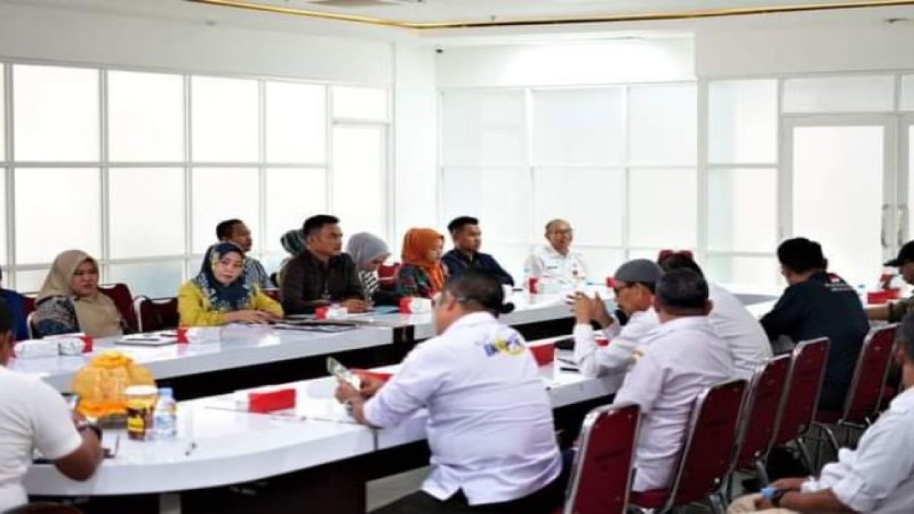 Pemerintah Kabupaten Mamuju, Sulawesi Barat (Sulbar) melakukan rapat persiapan peringatan hari ulang tahun (HUT) ke-483 Kabupaten Mamuju di Mamuju, Kamis (06/7/2023). ANTARA/ M Faisal Hanapi