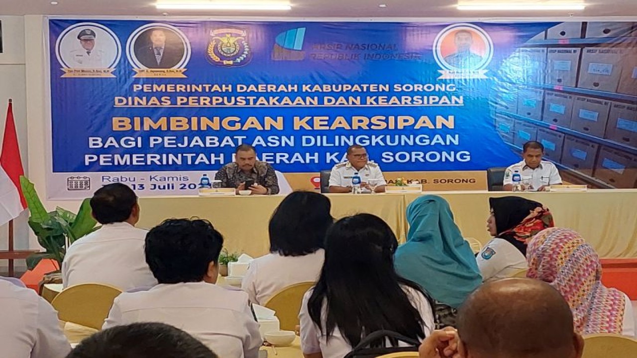 Pemerintah Kabupaten Sorong tengah menggelar sosialisasi dan bimbingan kearsipan bagi pejabat ASN, Rabu (12/7) (ANTARA/Yuvensius Lasa Banafanu)