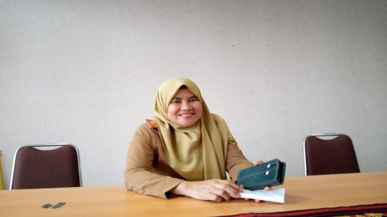 Kepala Dinas Pemberdayaan Perempuan dan Perlindungan Anak (PPPA) Kota Bandarlampung Maryamah, saat dimintai keterangan. Selasa. (ANTARA/Dian Hadiyatna)