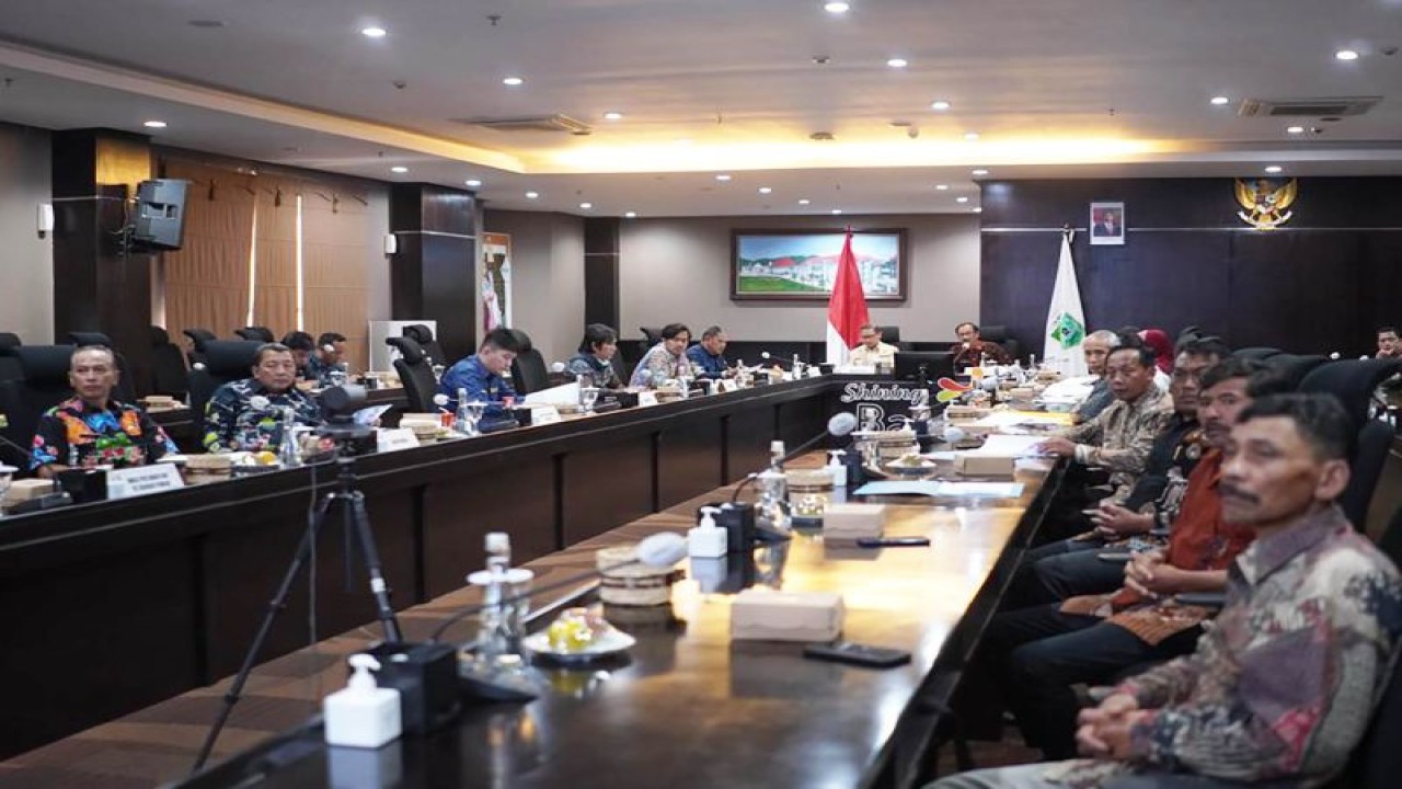 Sidang Panitia Pertimbangan Landreform (PPL) Redistribusi Tanah dalam rangka Pelaksanaan Reforma Agraria Kota Batu Tahun 2023, yang digelar di Balai Kota Among Tani Kota Batu, Jawa Timur, Kamis (20/7/2023). (ANTARA/HO-Prokopim Setda Kota Batu)