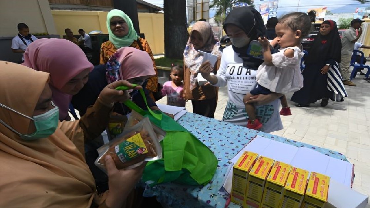 Arsip foto - Pemerintah Kota Palu melakukan sejumlah langkah dan inovasi untuk pencegahan dan penanganan stunting di daerah salah satunya program Dapur Sehat Atasi Stunting di Palu, Sulawesi Tengah, Selasa (14/3/2023) (ANTARA FOTO/Mohamad Hamzah)