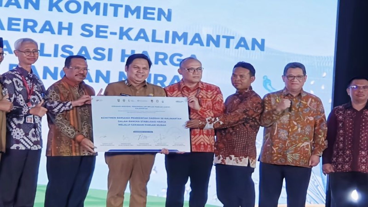 Sekda Kalimantan Tengah (Kalteng) Nuryakin selaku Ketua Tim Pengendalian Inflasi Daerah (TPID) Kalteng (tiga dari kiri) dalam kegiatan GNPIP Regional Kalimantan dan Capacity Building on ASEAN Issues, di Banjarmasin, Kalimantan Selatan, Senin (10/7/2023). ANTARA/Dokumentasi Pribadi