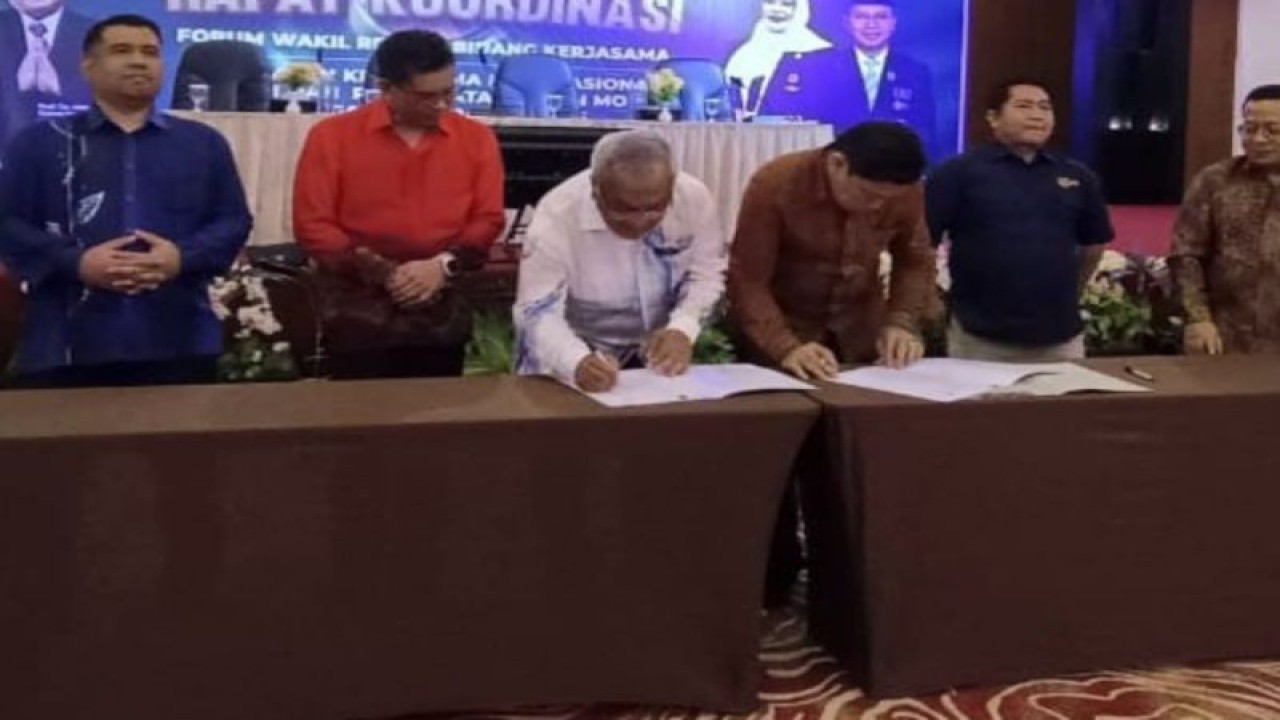 Penandatanganan kerja sama antara UIN STS Jambi dengan UNIMAS dan UITM Malaysia (ANTARA/HO-UIN Jambi)