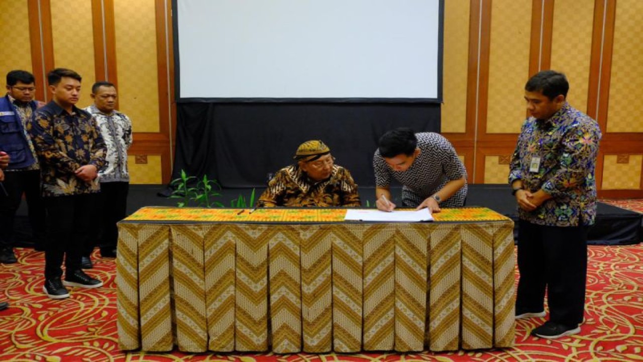 Penandatanganan kesiapan revitalisasi Keraton Surakarta di Solo, Jateng, Rabu (26/7/2023). ANTARA/HO-Pemkot Surakarta