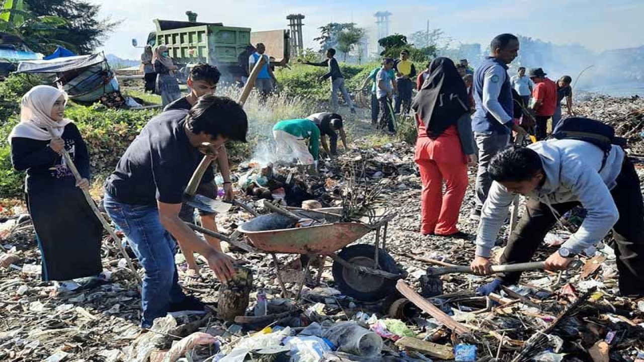 Penanganan sampah di Tapaktuan, Kabupaten Aceh Selatan. ANTARA/HO-Dinas Lingkungan Hidup Kabupaten Aceh Selatan
