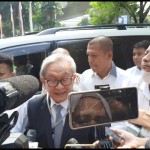 Pengacara Irwan Hermawan penuhi panggilan Kejagung bawa Rp27 miliar-1689234270