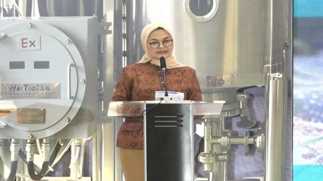Kepala Badan Pengawas Obat dan Makanan (BPOM) RI Penny K Lukito dalam acara Dukungan Pasokan Bahan Baku Obat Alam yang Bermutu sebagai Basis Kemandirian Nasional Bahan Baku di Jakarta, Kamis (27/7/2023). (ANTARA/AstridFaidlatulHabibab)