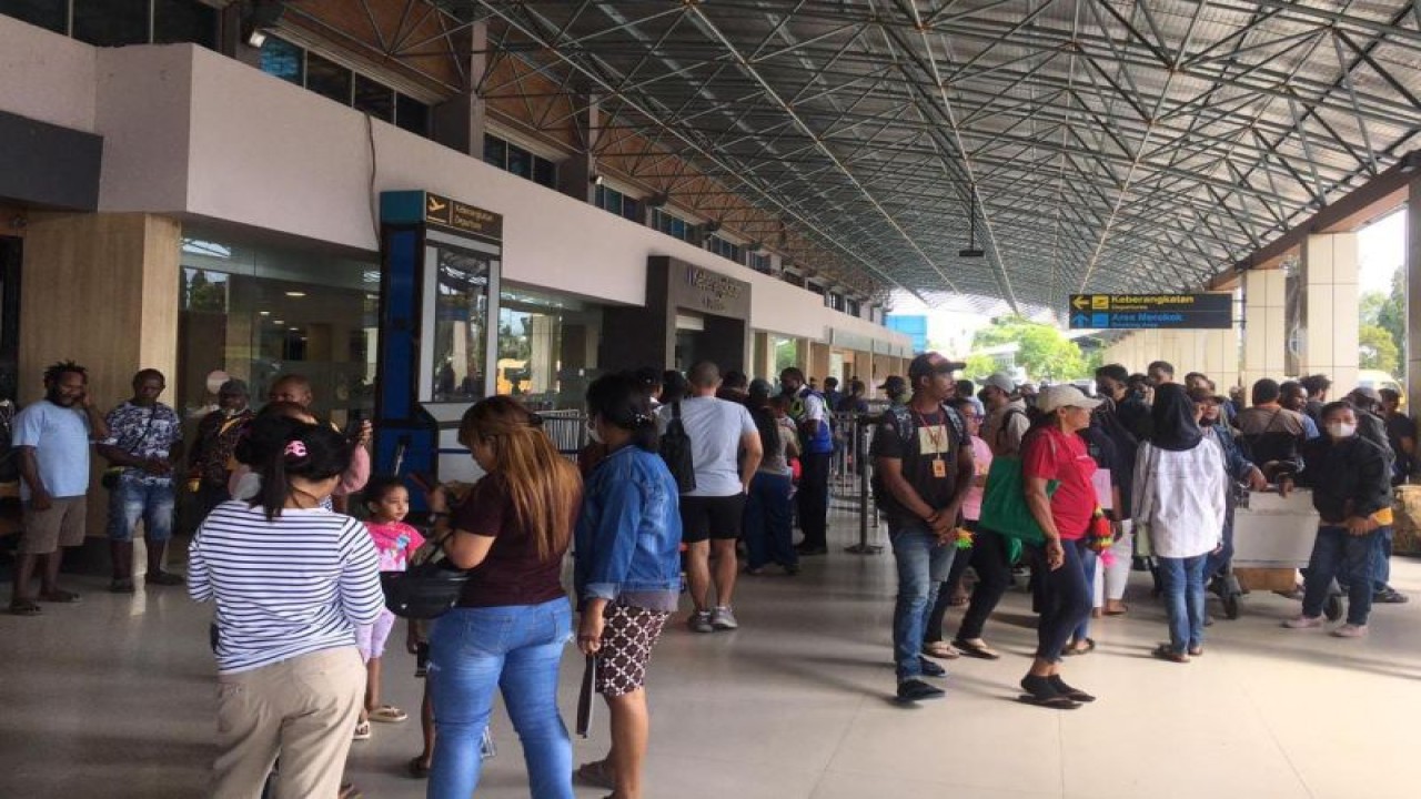 Arus penumpang di Bandara Sentani, Kabupate Jayapura. (HO-Humas Bandara Sentani)