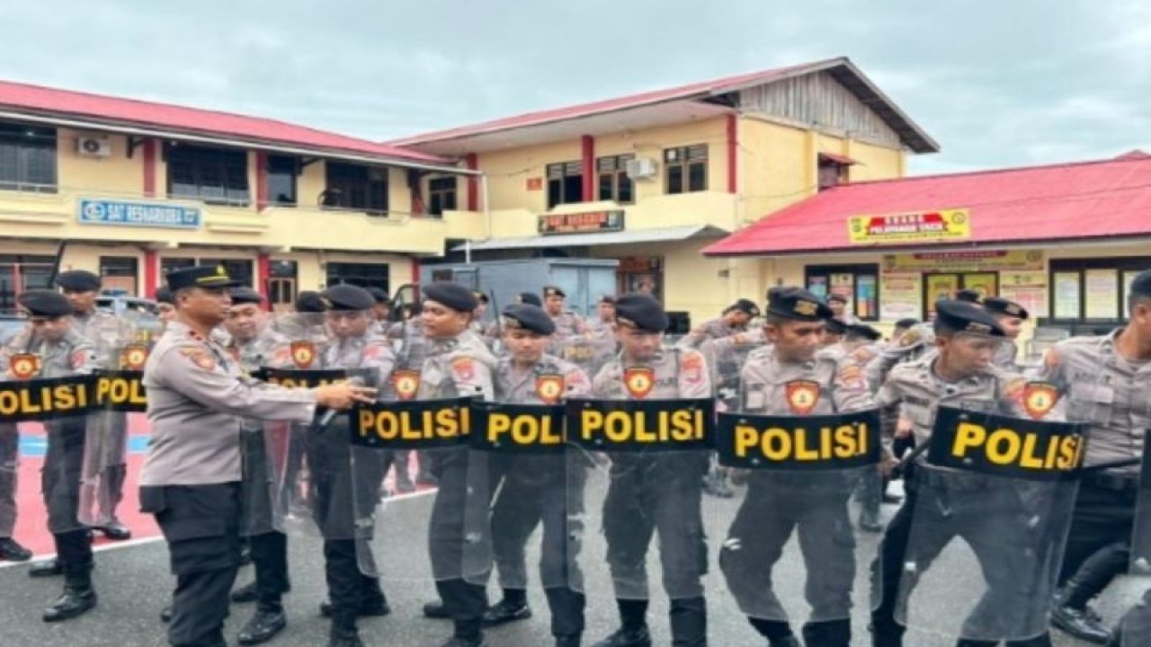 Personel Satuan Samapta Polres Tarakan, Kalimantan Utara terus melaksanakan latihan dalmas. ANTARA/HO-Humas Polres Tarakan.
