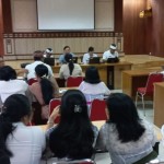 Petugas Disdukcapil Kota Denpasar melakukan sosialisasi ke Kanwil DJP Bali di Denpasar, Selasa (18/7/2023). ANTARA/HO-Pemkot Denpasar.-1689676530