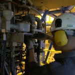 Petugas PT PLN (Persero) tengah melakukan perbaikan di salah satu pembangkit listrik di Tanjung Selor, Kaltara. ANTARA/HO-PLN UP3 Kaltara-1689061351
