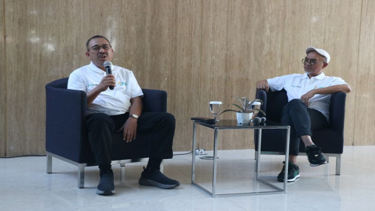 Pihak Kalla Lines pada temu media di Makassar, Selasa (25/7/2023). ANTARA/Nur Suhra Wardyah