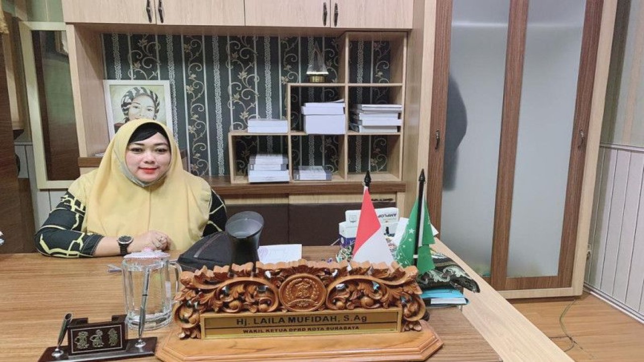 Wakil Ketua DPRD Surabaya Laila Mufida menyatakan pihaknya siap mengawal perbaikan Balai RW di Kota Surabaya. (ANTARA/HO-DPRD Surabaya)