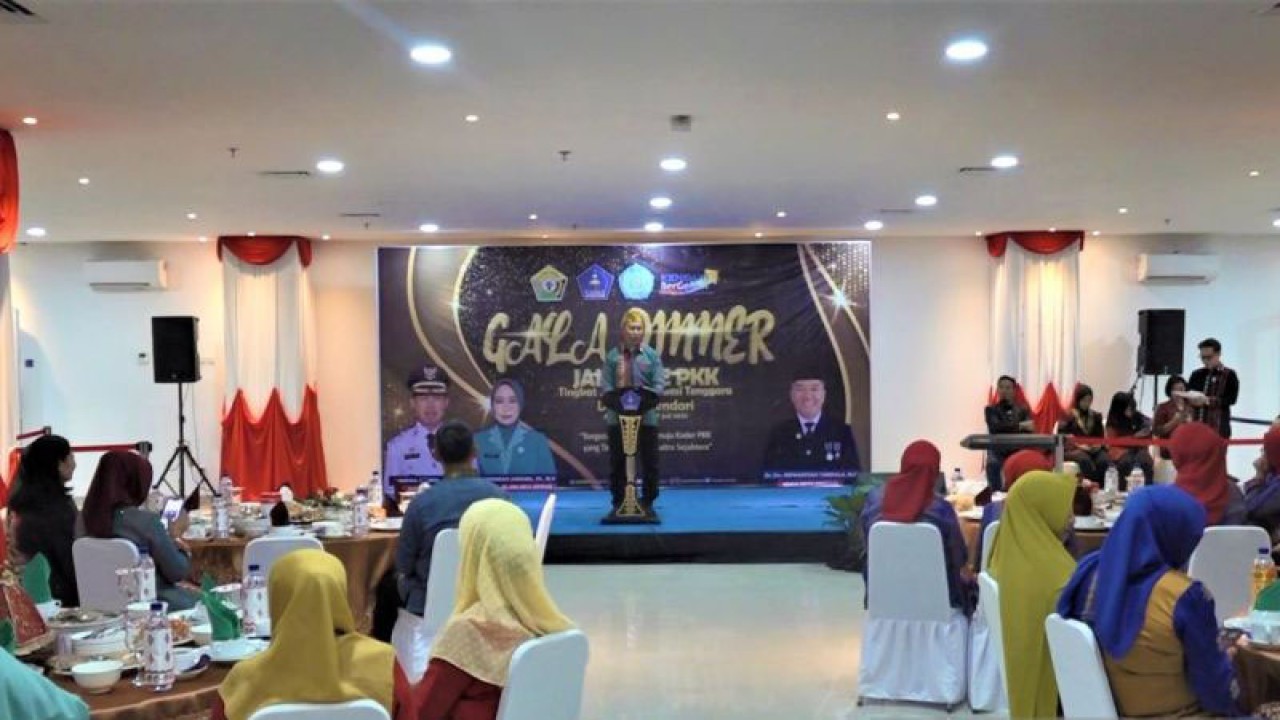 Suasana gala dinner penyambutan peserta TP PKK se-Sultra oleh Pj Wali Kota Asmawa Tosepu. ANTARA/La Ode Muh Deden Saputra