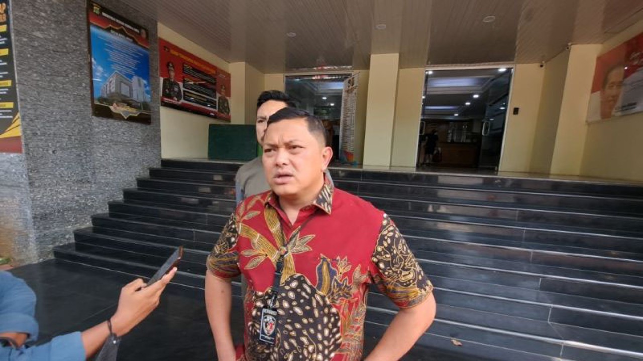 Direktur Reserse Kriminal Umum Polda Metro Jaya Kombes Pol Hengki Haryadi menjawab pers di Jakarta, Jumat (28/7/2023). ANTARA/Ilham Kausar